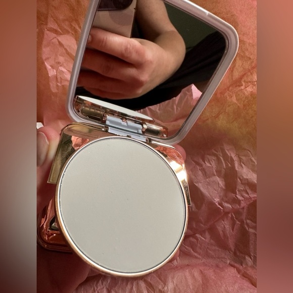 Stelladot Ever Blur Perfecting Face Powder (Translucent) - Picture 3 of 5